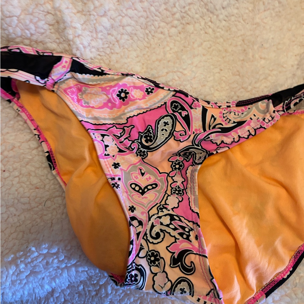 ARIZONA JEAN paisley swim bottoms.